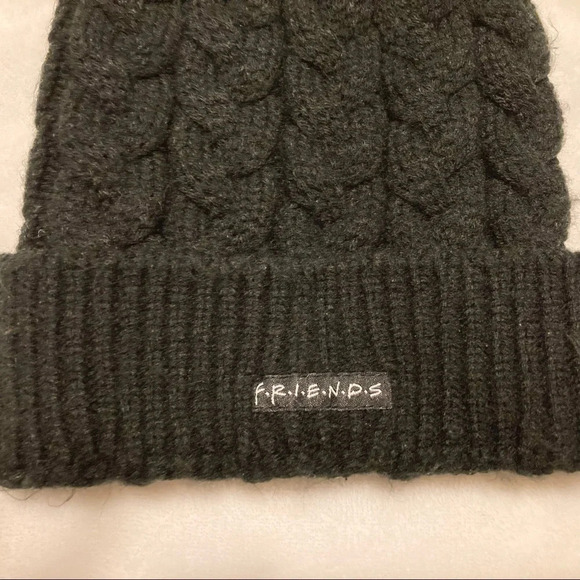 🌸 Friends Black Winter Knit Hat with PomPom - Picture 3 of 6